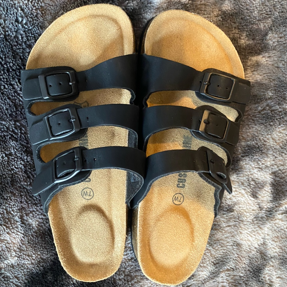Black Sandals NWOT Size 7W